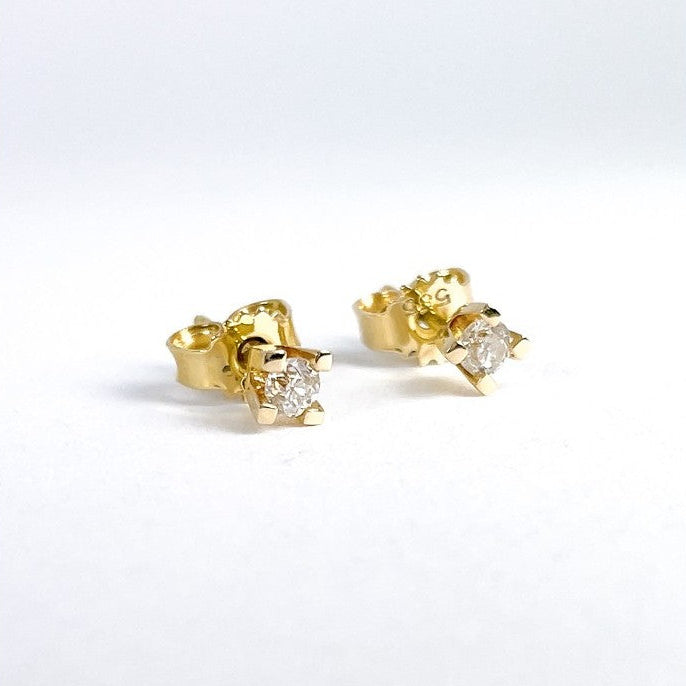 Ørestikkere i 14 karat guld med 2 x 0,10ct brillanter