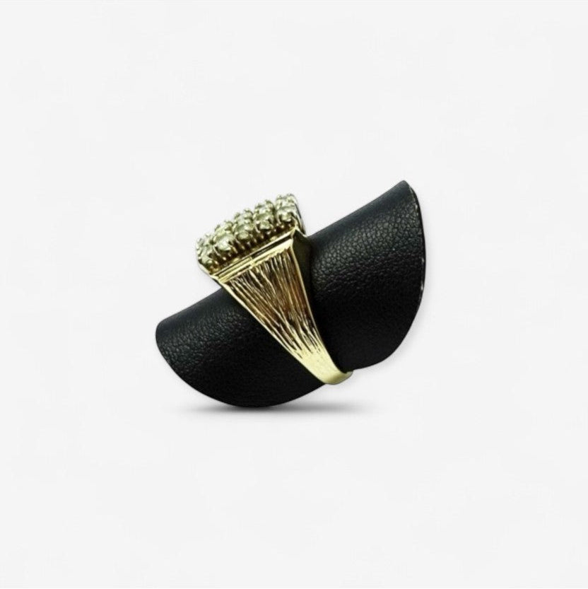 14 karat ring med klare sten | Str. 56,5