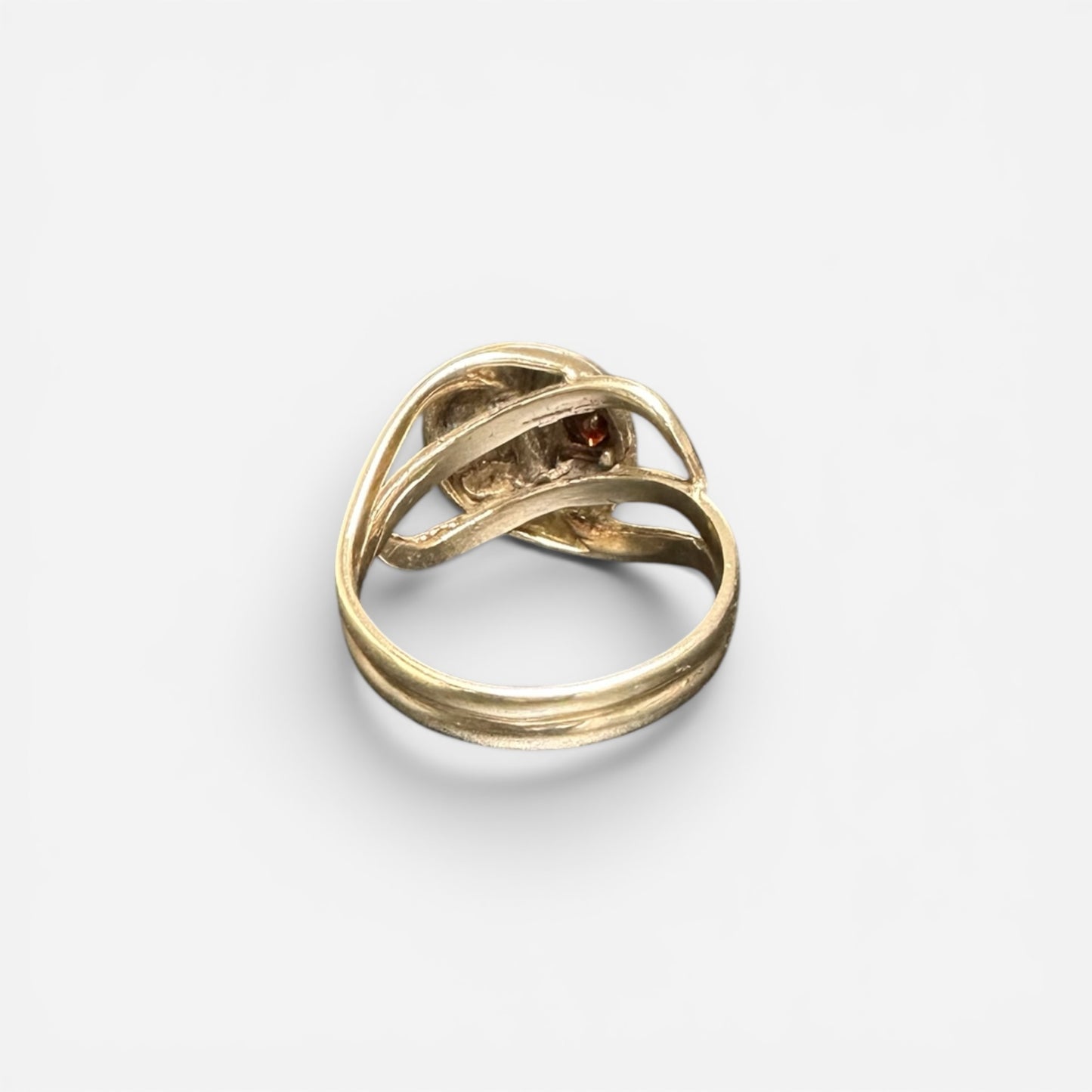 9 karat ring med granat | str. 66