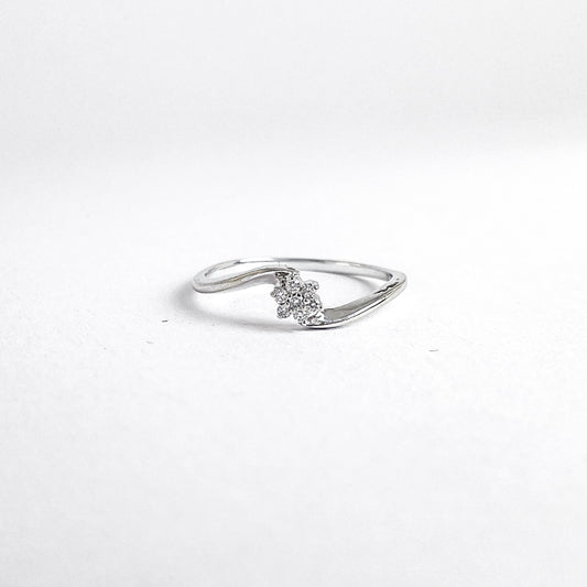 18 karat ring i hvidguld med roset af 7 brillanter | Str. 53
