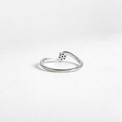 18 karat ring i hvidguld med roset af 7 brillanter | Str. 53