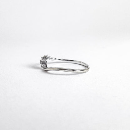 18 karat ring i hvidguld med roset af 7 brillanter | Str. 53