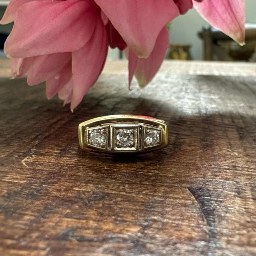 14 karat Art Deco ring med 3 brillanter | Str. 51
