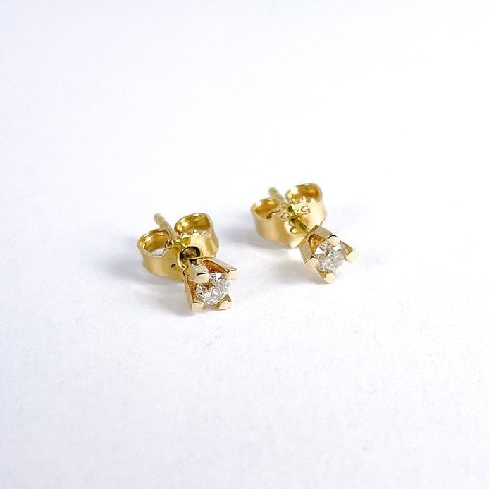 Ørestikkere i 14 karat guld med 2 x 0,10ct brillanter