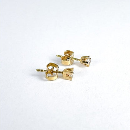 Ørestikkere i 14 karat guld med 2 x 0,10ct brillanter