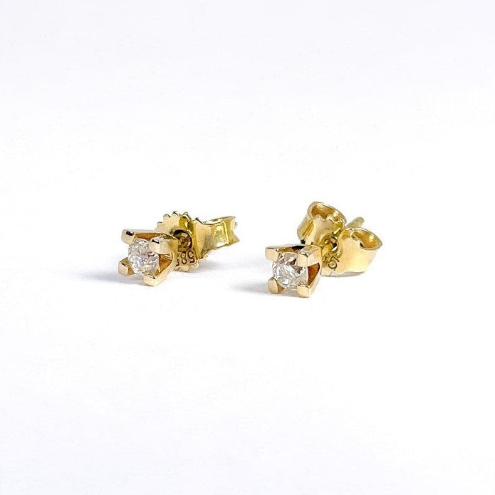 Ørestikkere i 14 karat guld med 2 x 0,10ct brillanter