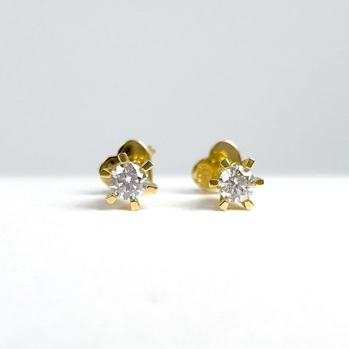 Ørestikkere i 18 karat guld med 2x0,22ct. brillanter