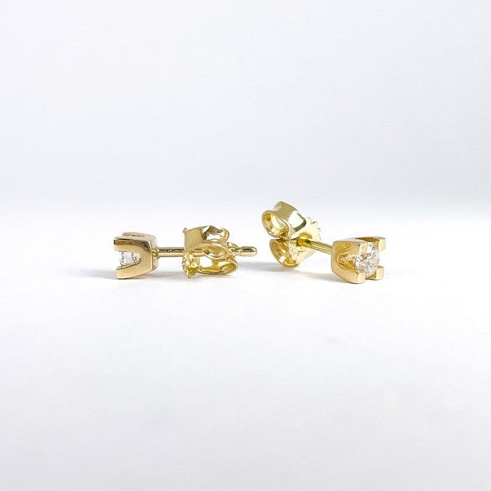 Ørestikkere i 14 karat guld med 2 x 0,16ct brillanter
