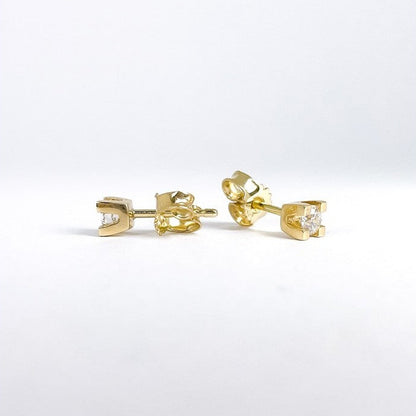 Ørestikkere i 14 karat guld med 2 x 0,16ct brillanter