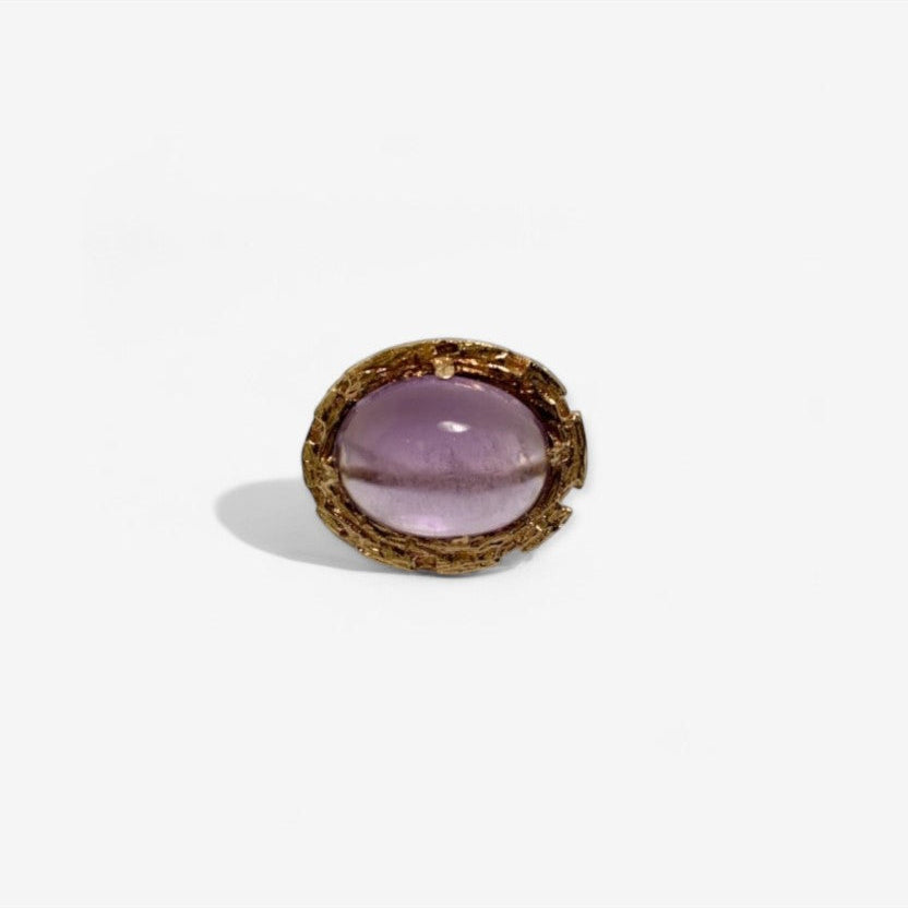 14 karat ring med rustikt look og lilla sten | Str. 57