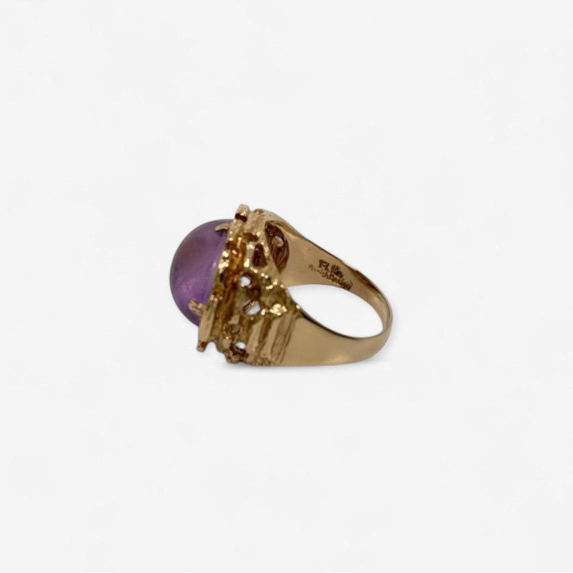 14 karat ring med rustikt look og lilla sten | Str. 57