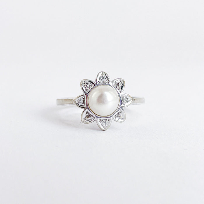 14 karat ring i hvidguld med kulturperle og 4 diamanter | Str. 51,5