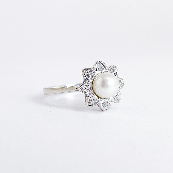 14 karat ring i hvidguld med kulturperle og 4 diamanter | Str. 51,5