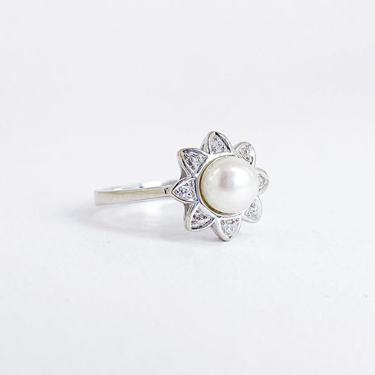 14 karat ring i hvidguld med kulturperle og 4 diamanter | Str. 51,5