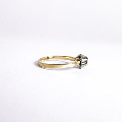 14 karat guldring med hvidguldsroset og 0,03 ct. brillant | Str. 53,5