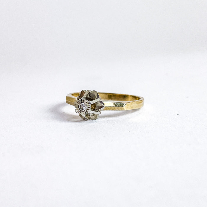 14 karat guldring med hvidguldsroset og 0,03 ct. brillant | Str. 53,5