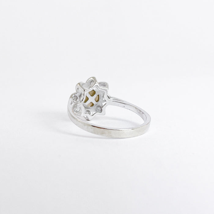 14 karat ring i hvidguld med kulturperle og 4 diamanter | Str. 51,5