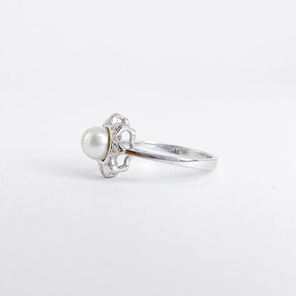 14 karat ring i hvidguld med kulturperle og 4 diamanter | Str. 51,5