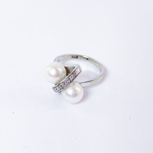 14 karat hvidguldsring med kulturperler samt diamanter