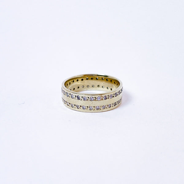 14 karat ring med zirkoner | Str. 55