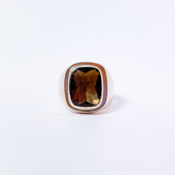 Herrering i 14 karat guld med synt. røgkvarts | Str. 54