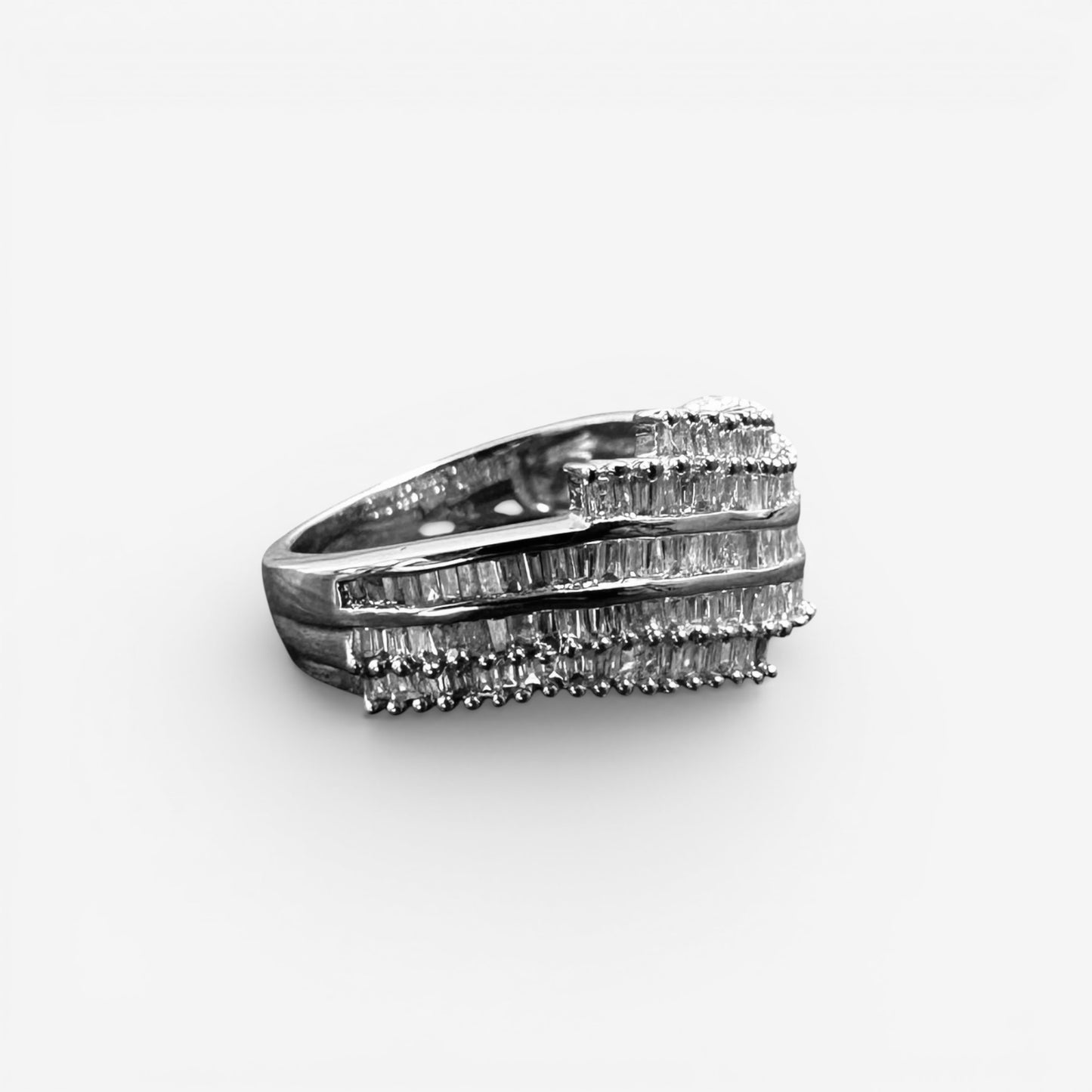 18 karat ring i hvidguld med diamanter | Str. 50