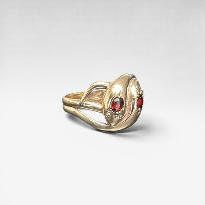 9 karat ring med granat | str. 66