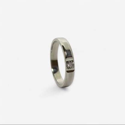 14 karat alliancering i hvidguld med 0.02ct brillant | Str. 53