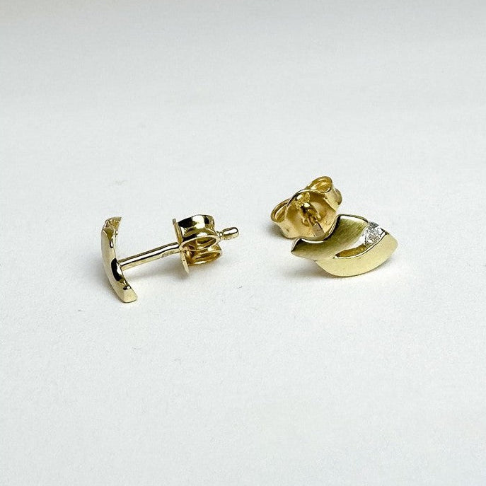 Ørestikkere i 8 karat guld med zirkon – Blad