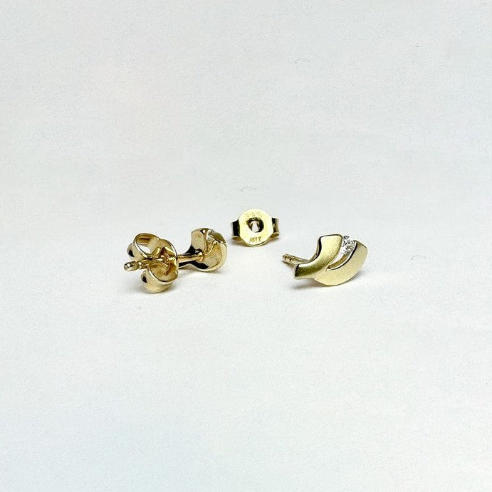 Ørestikkere i 8 karat guld med zirkon – Blad